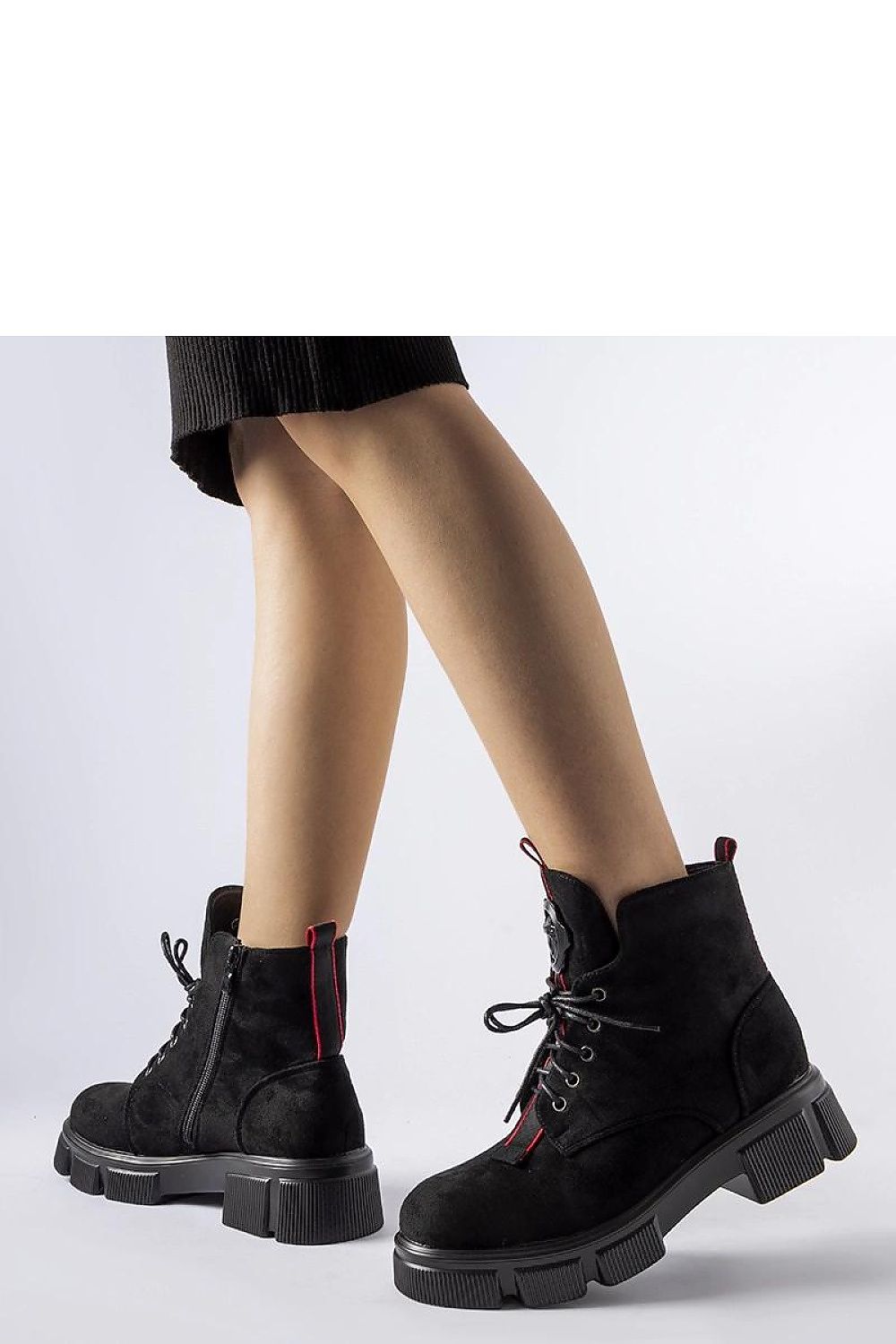 Stylish Monrency eco-leather boots with a medium heel and round toe, combining modern elegance and warmth for the winter season.