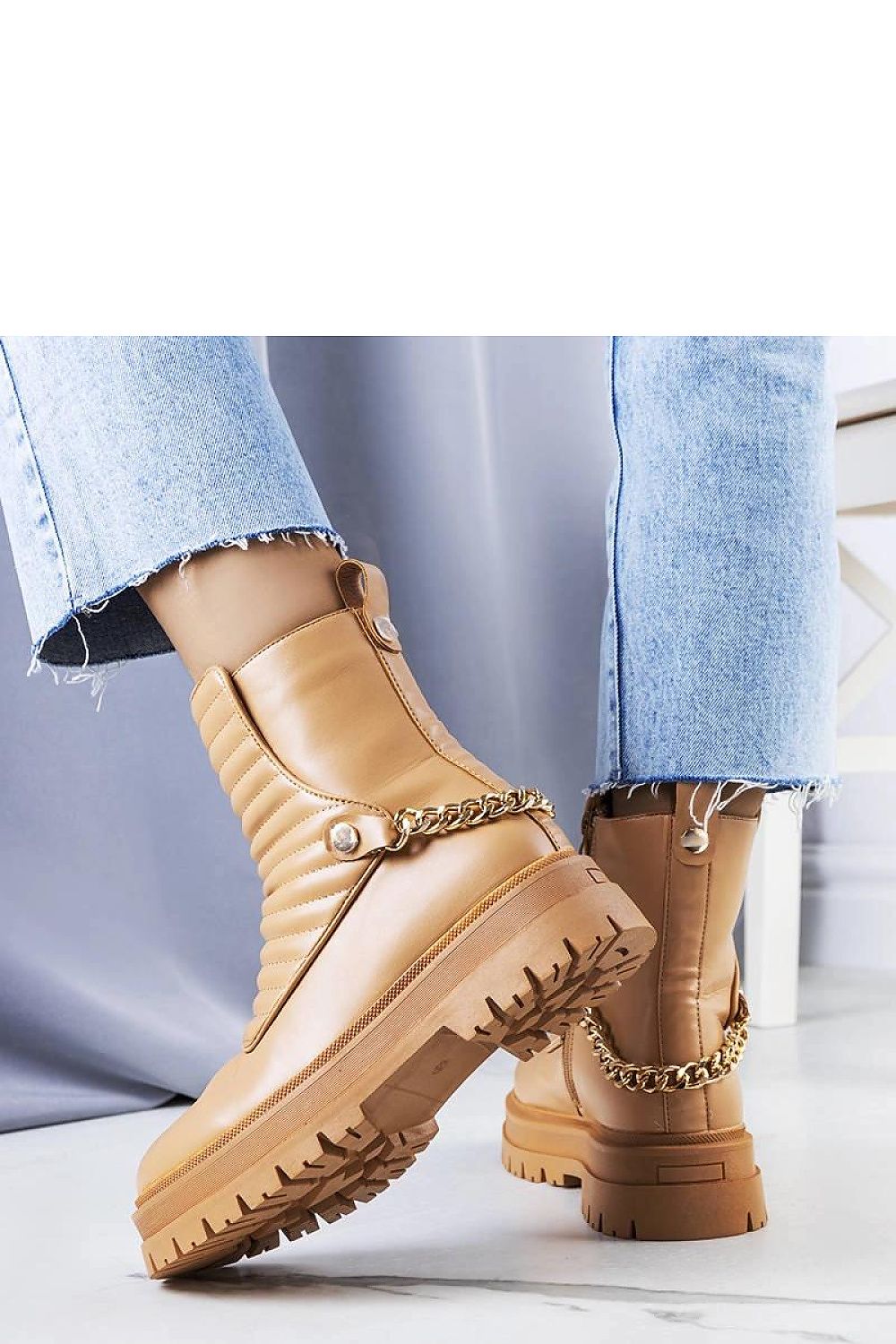 Luxury Solea beige insulated boots featuring a chic gold Pareda chain, expertly crafted from eco leather with a warm fur lining, ideal for stylish autumn-winter wear in sizes EU 36-41. Perfect blend of elegance and comfort.