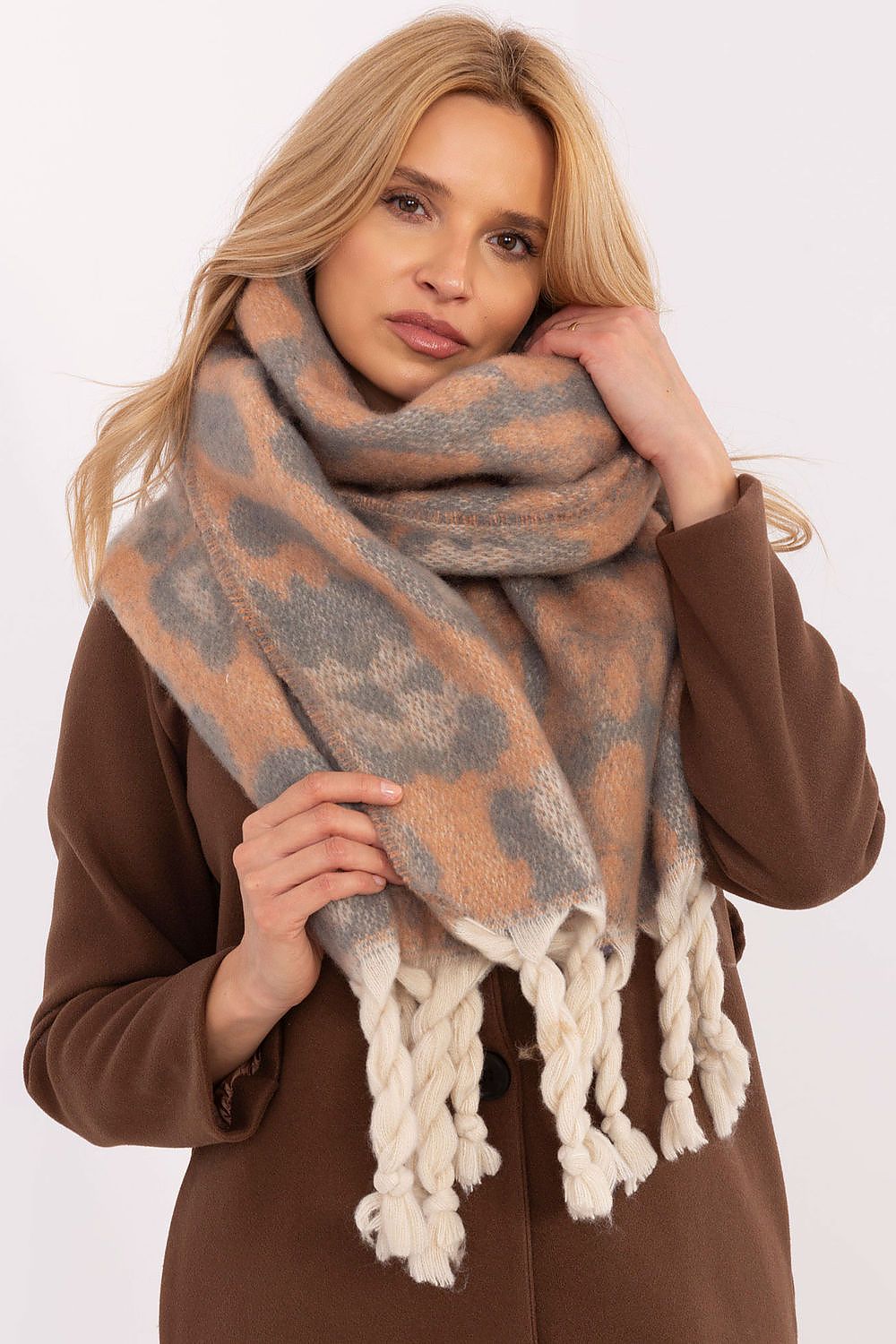 Elegant AT 214 cm polyester shawl scarf showcasing a chic animal design with decorative fringes, ideal for adding sophistication to cold weather outfits.