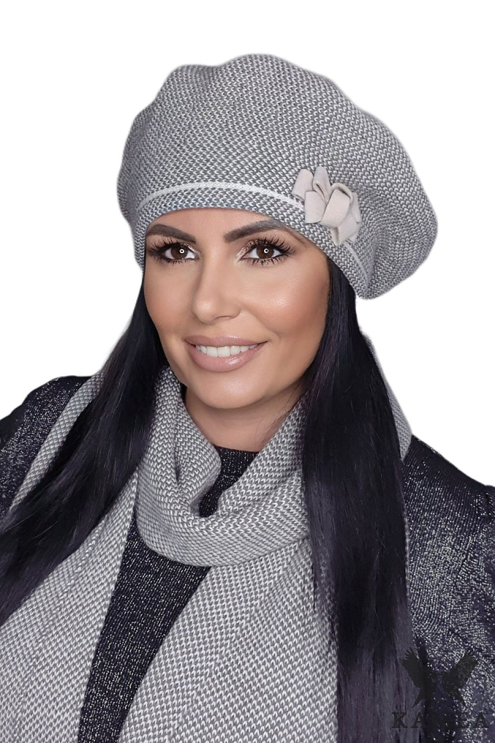 Stylish and sophisticated navy blue houndstooth beret by Kamea, designed to add a touch of charm to women's fashion.