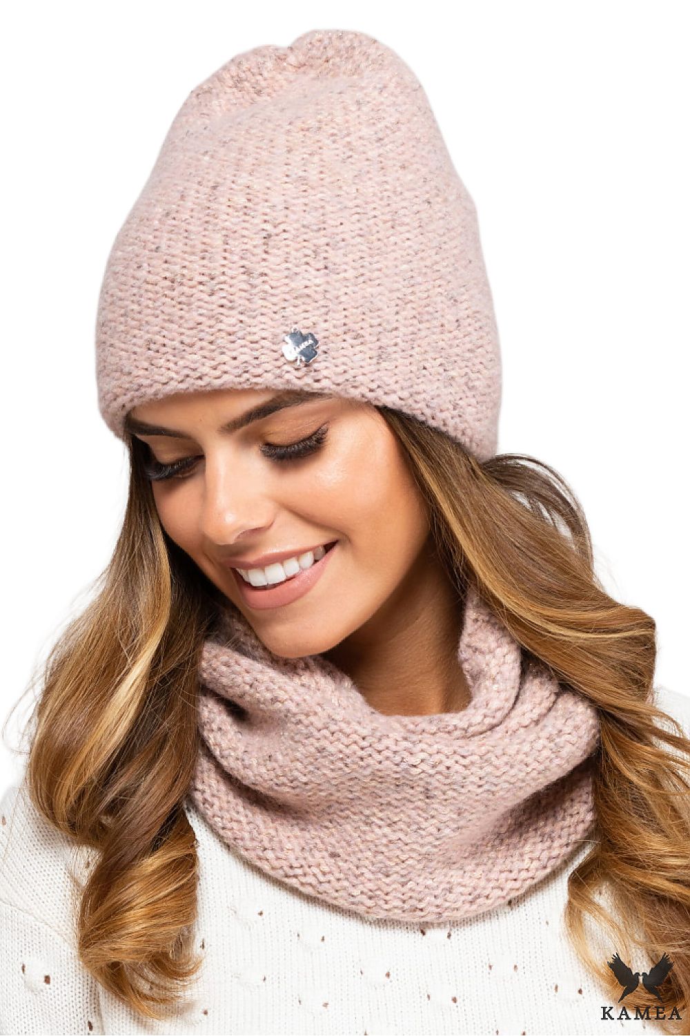 Elegant Kamea women's pink hat featuring a luxurious thick weave and a silver logo, ideal for stylish warmth on cold days.