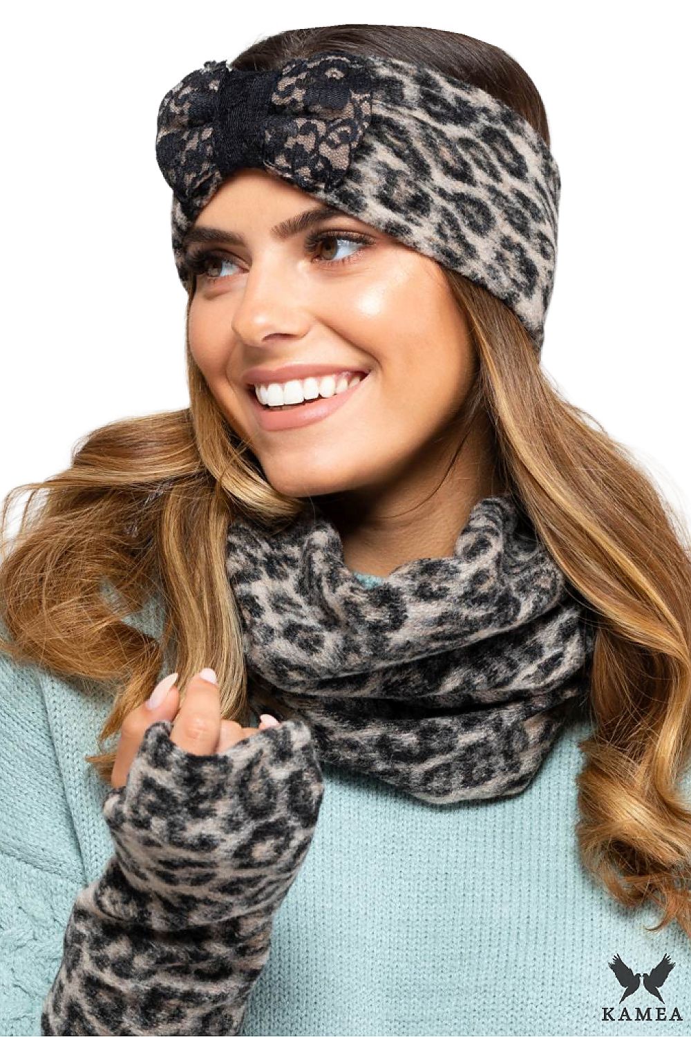 Elegant Kamea wool blend headband featuring a stylish leopard print and a prominent bow, ideal accessory for chilly seasons.