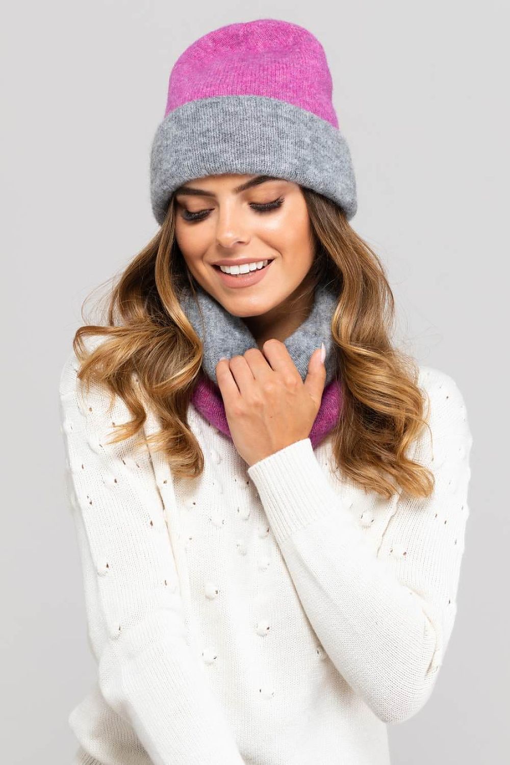 Premium Kamea Bilbao double-sided women's hat in sophisticated brown-grey, showcasing luxurious softness and versatility for warmth and style in colder seasons.