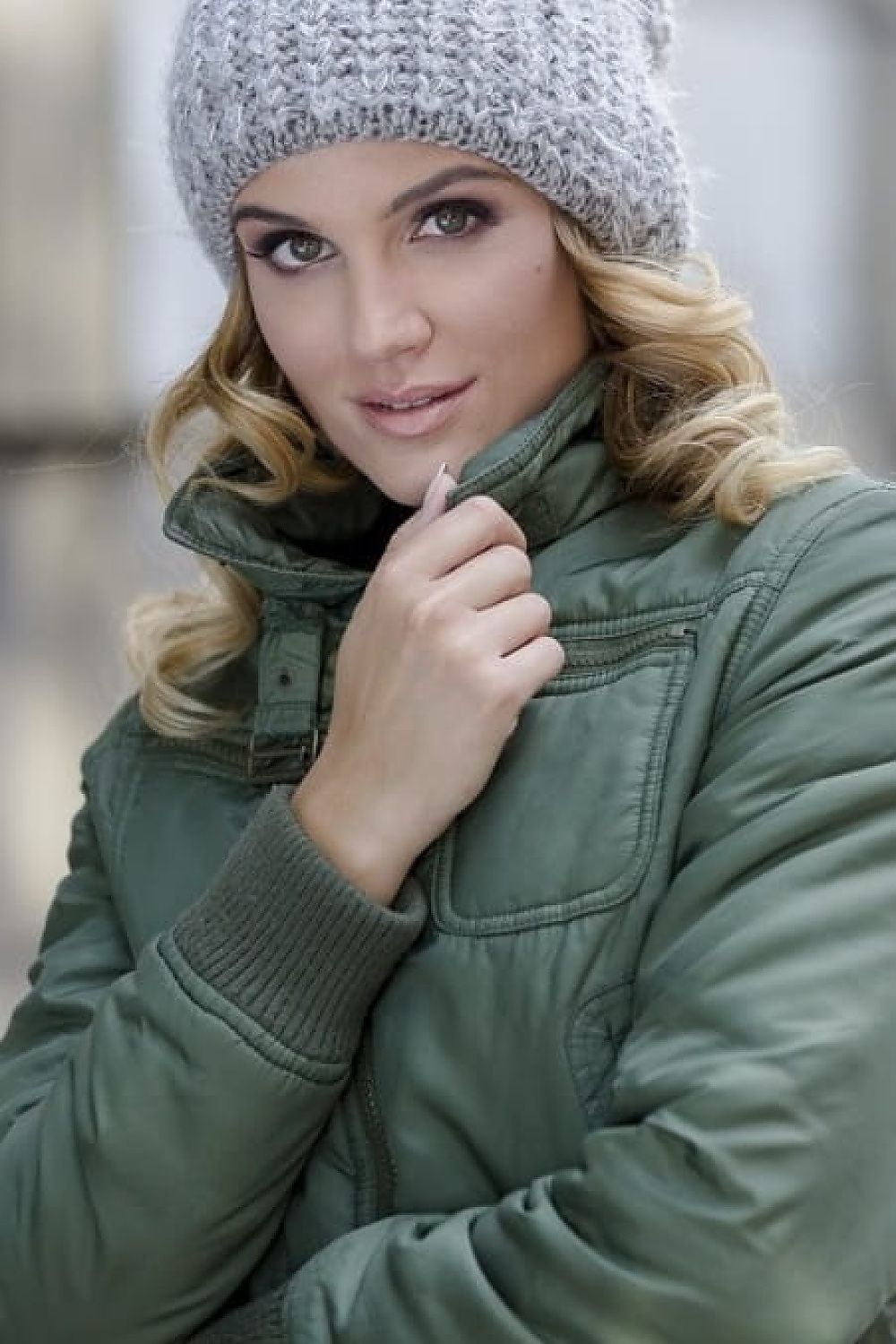 Elegant women's dark beige Hermina hat featuring braided stitches, crafted by Kamea for stylish autumn-winter wear.