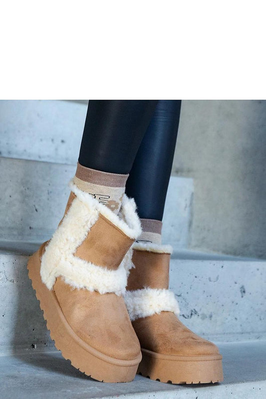 Solea platform snow boots in dark beige with ecological faux suede, combining style and comfort for colder days.