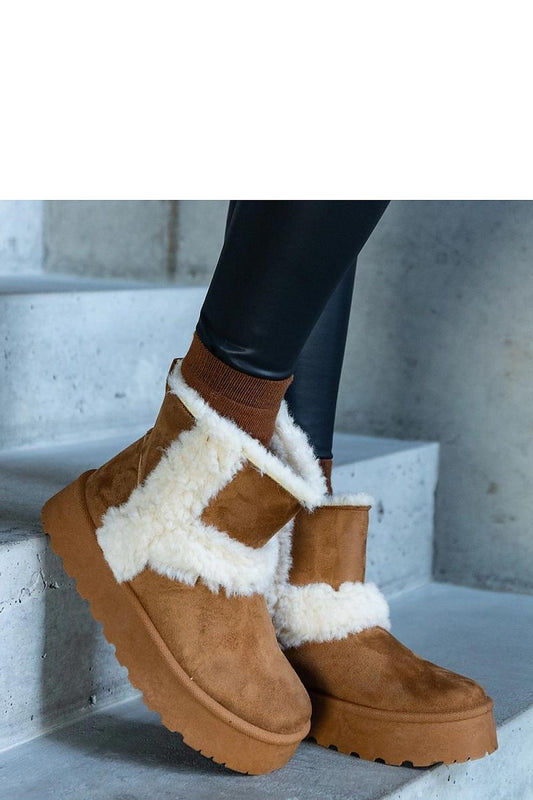 Solea Women's luxury eco-suede snow boots featuring a chic platform and elegant Peters fur details, perfect for stylish winter fashion.