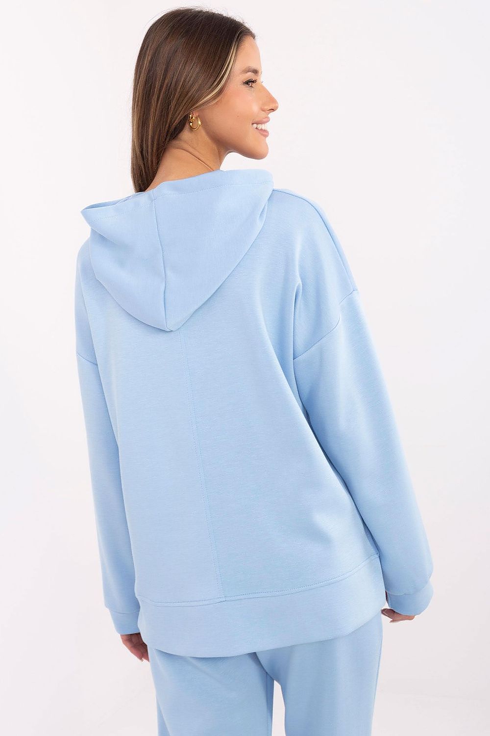 Chic Italy Moda women's sweatshirt showcasing versatile styling options with detachable brooches and a flattering fit, perfect for any occasion.
