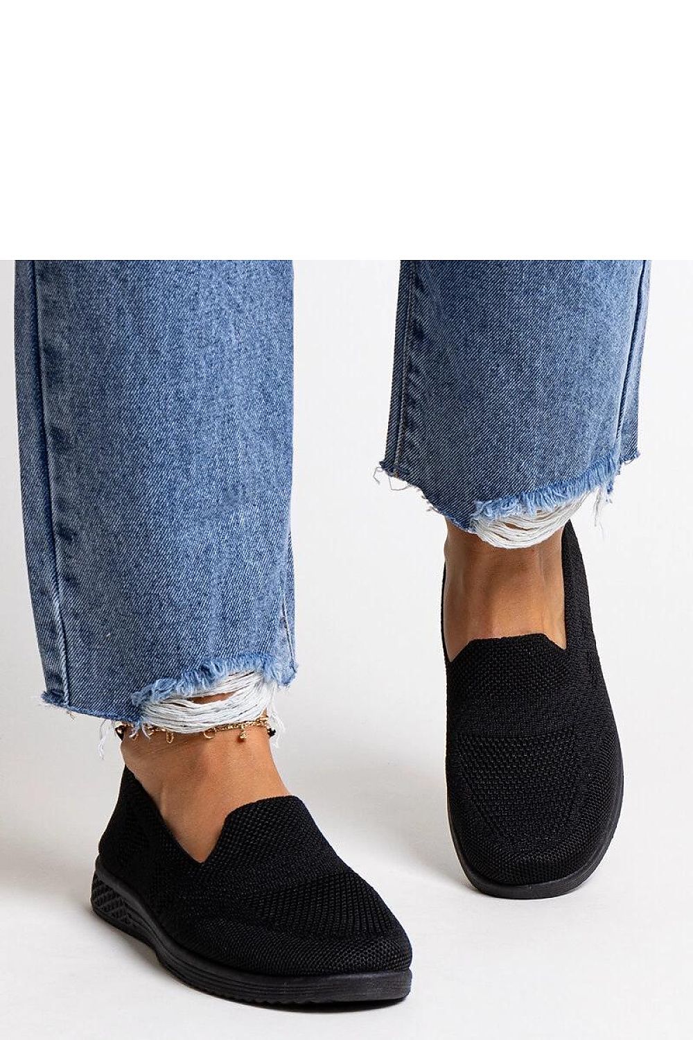 Stylish Solea women's black Abadly sneakers with a sleek low profile and comfortable rubber sole, ideal for fashionable summer outings.