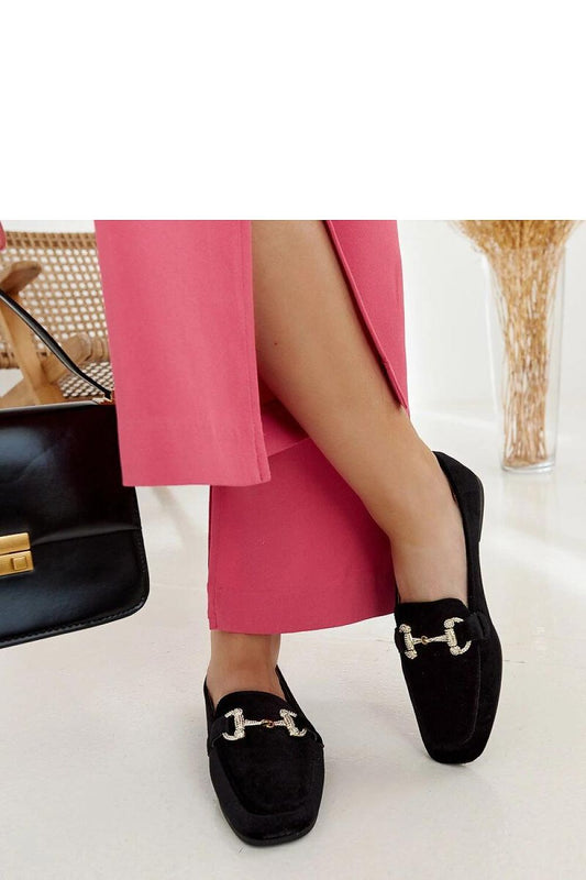 Elegant slip-on black velvet moccasins for women from Solea, featuring a rubber sole and sophisticated zircon embellishments, ideal for a chic summer look.