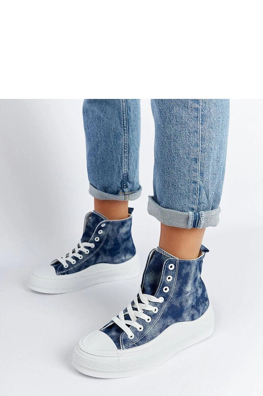 Solea's stylish navy blue Vicente platform sneakers, perfect for summer wear with a versatile look suitable for any occasion.