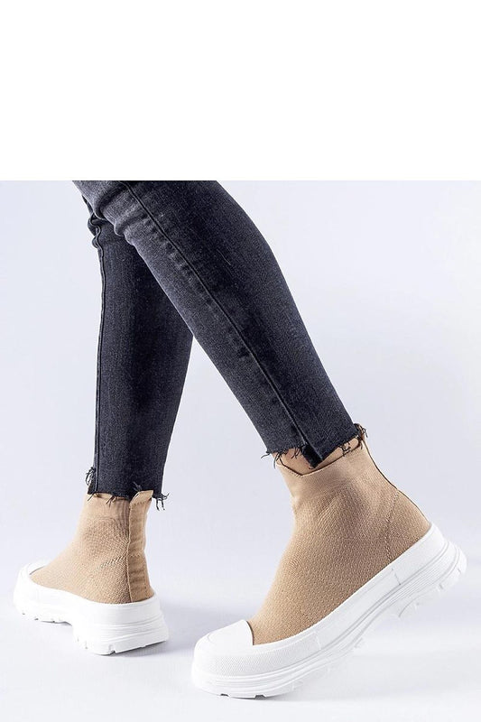 Elegant Solea Brown Gadbois Sneakers with white rubber sole, ideal for versatile outfits including jeans and summer dresses.