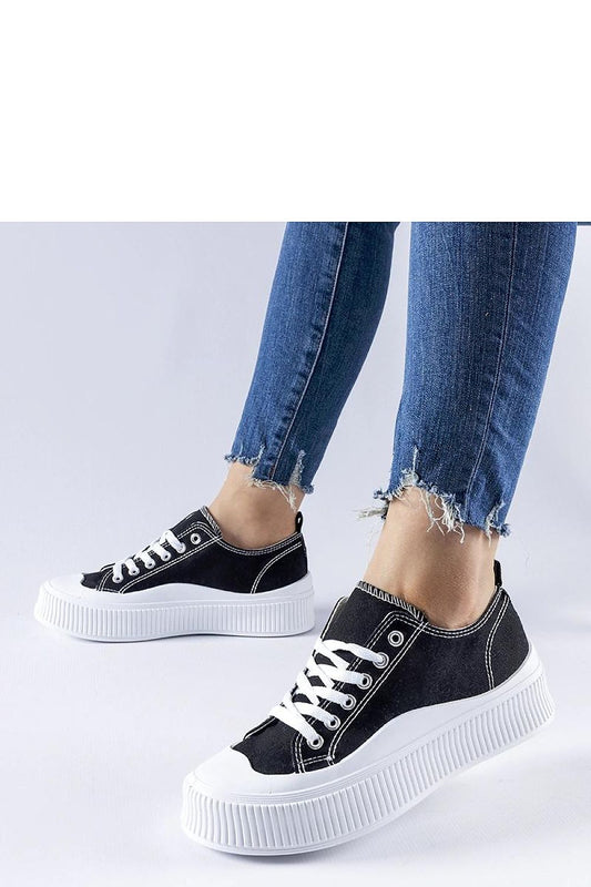 Elegant Solea Cesano black platform sneakers with a durable rubber construction, ideal for comfort during summer outings.