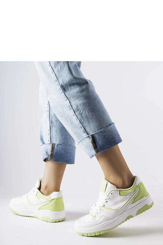 Close-up of Solea Barrette sneakers in eco-leather with a green rubber sole, highlighting the sleek lace-up closure and refined round toe, ideal for fashionable women.