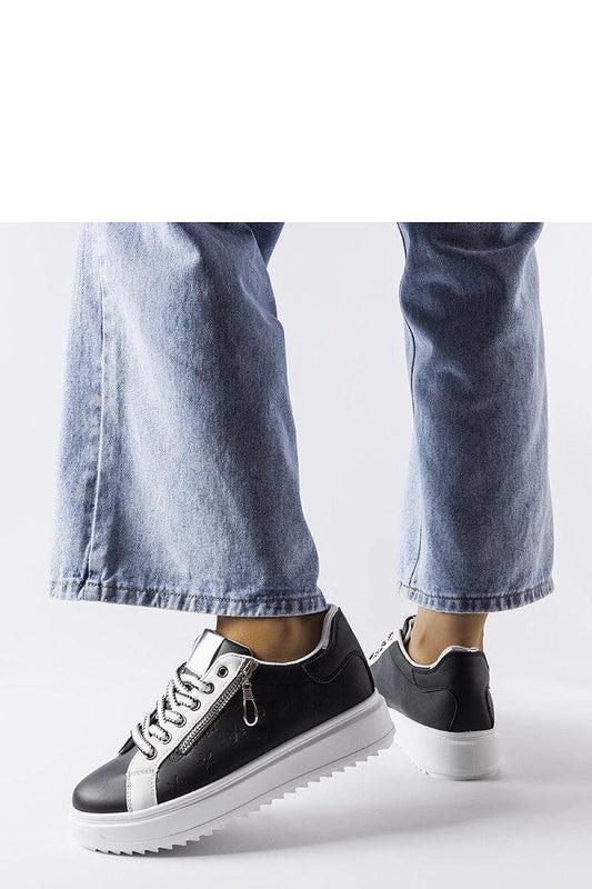 Close-up of Solea black platform sneakers Romola, featuring a laced design and rounded toe, perfect for modern fashion.