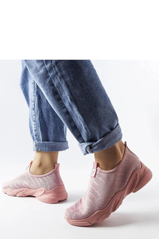 Solea's stylish pink sport shoes for women, ideal for summer days with their lightweight fabric and comfortable slip-on closure.