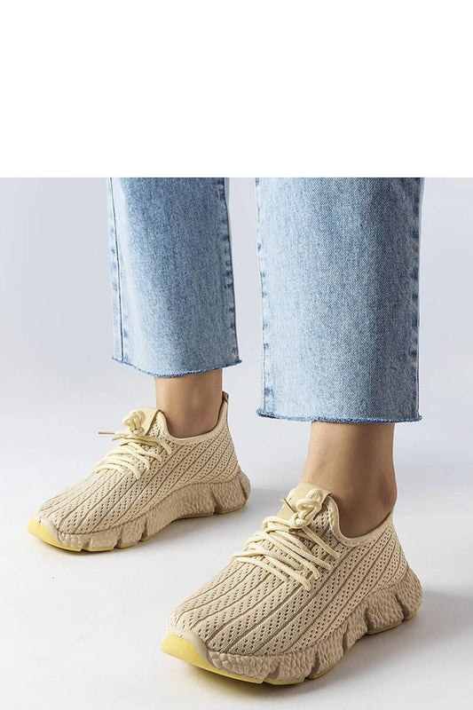 Close-up view of Solea Élodie light beige sporty sneakers, highlighting the stylish lightweight fabric and modern aesthetic suitable for chic casual wear.