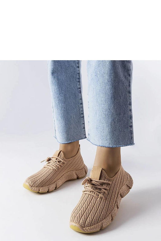 Stylish Élodie beige sneakers by Solea, designed for women with a low-cut profile and lace-up closure for a chic summer look.