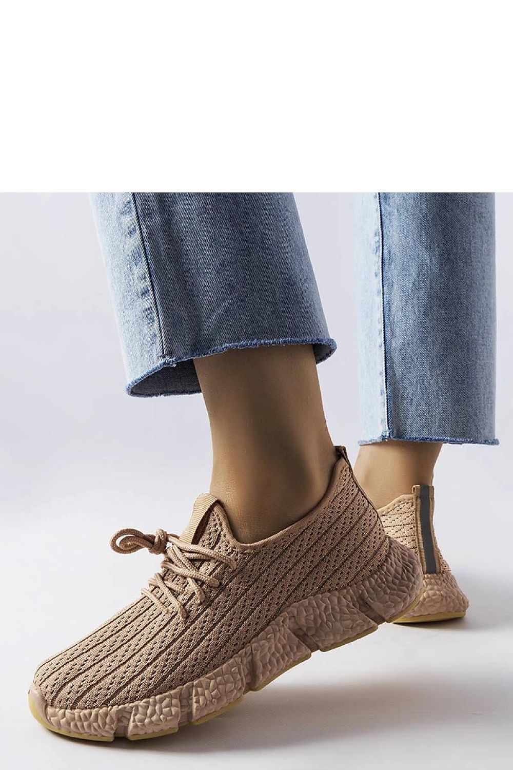 Elegant and comfortable Élodie sporty sneakers for women by Solea, crafted from breathable fabric with a vibrant yellow rubber sole.