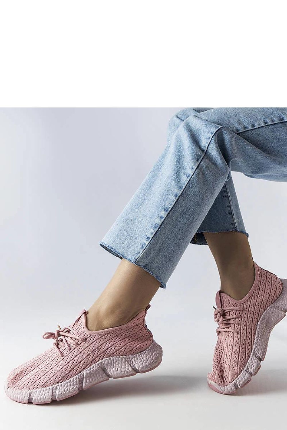Elegant Solea Élodie pink sports sneakers with a 3 cm heel, showcasing durable rubber construction and a trendy low profile suitable for casual and sporty looks.