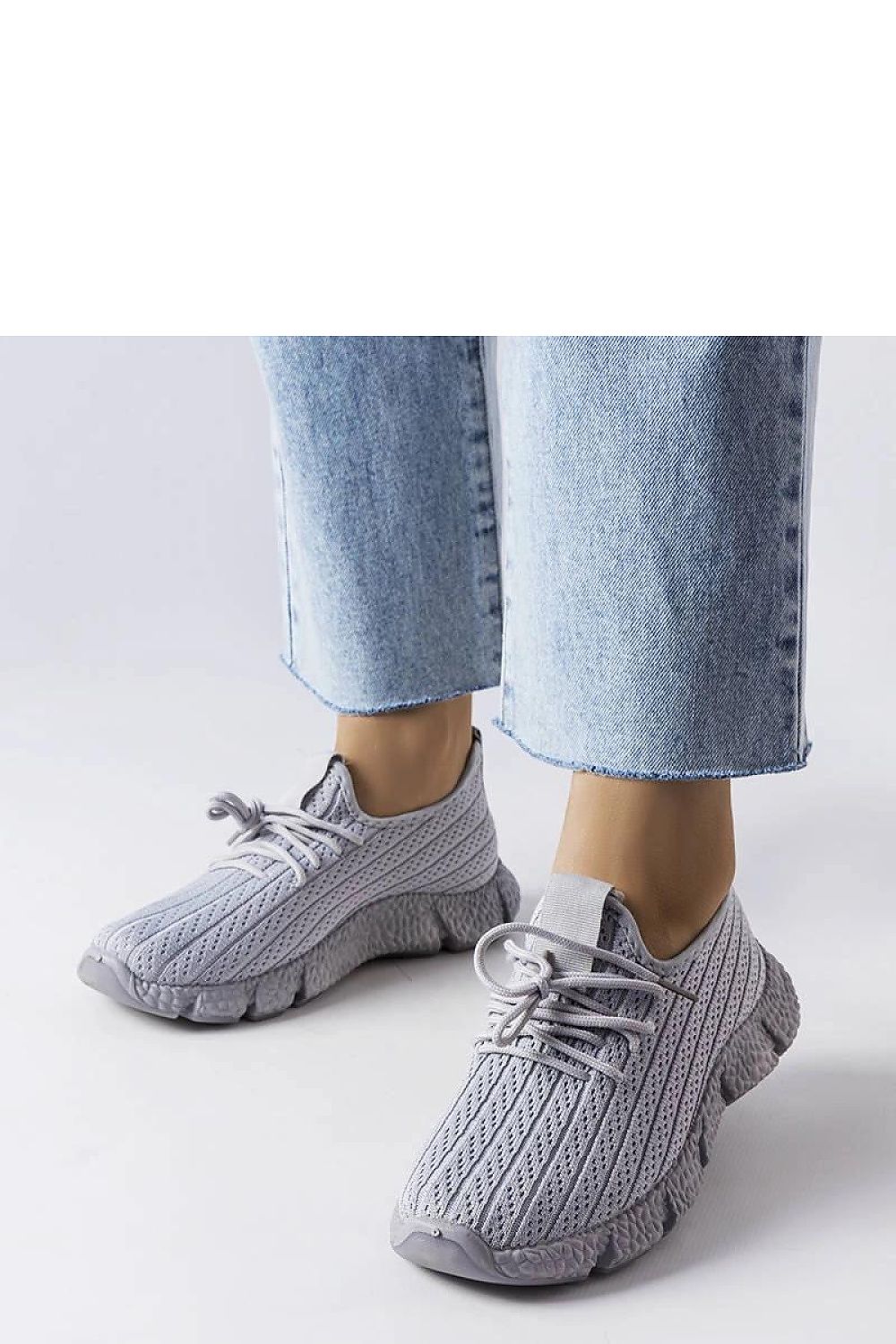 Elegant arrangement of Élodie women's sneakers in grey by Solea, perfect for summer wear, available in sizes EU 36-41.