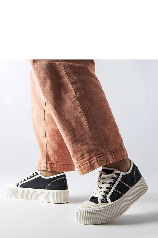 Close-up view of Castanthei black platform sneakers, highlighting the durable fabric and lace-up design, perfect for warm summer days by Solea.