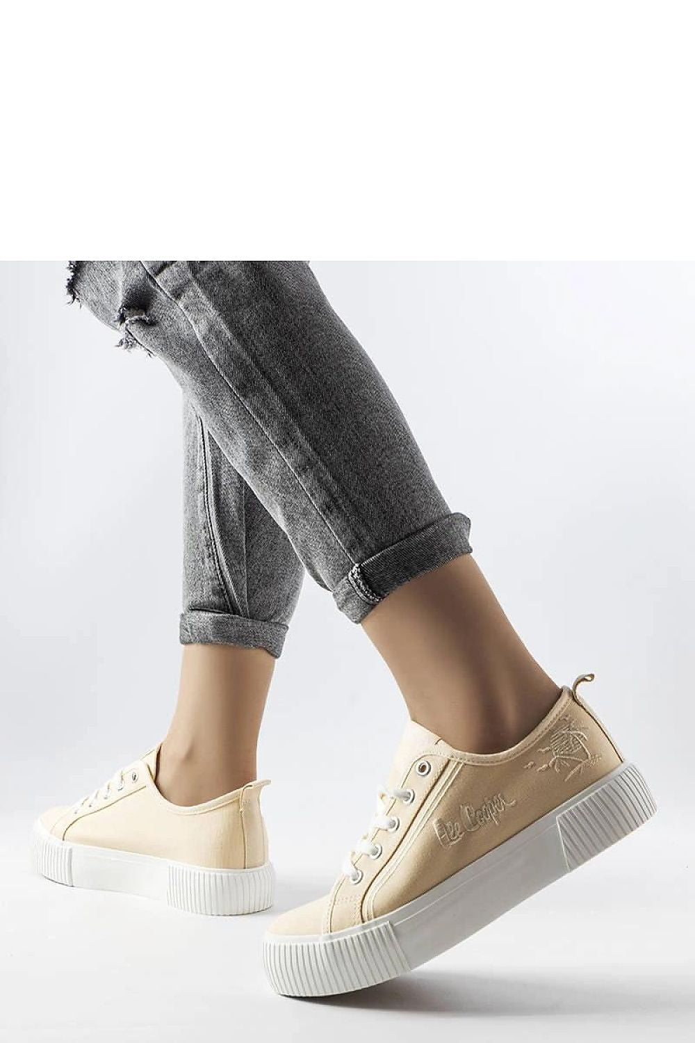 Solea luxury beige sneakers for women, featuring a comfortable white rubber sole and laced closure, ideal for pairing with summer outfits.
