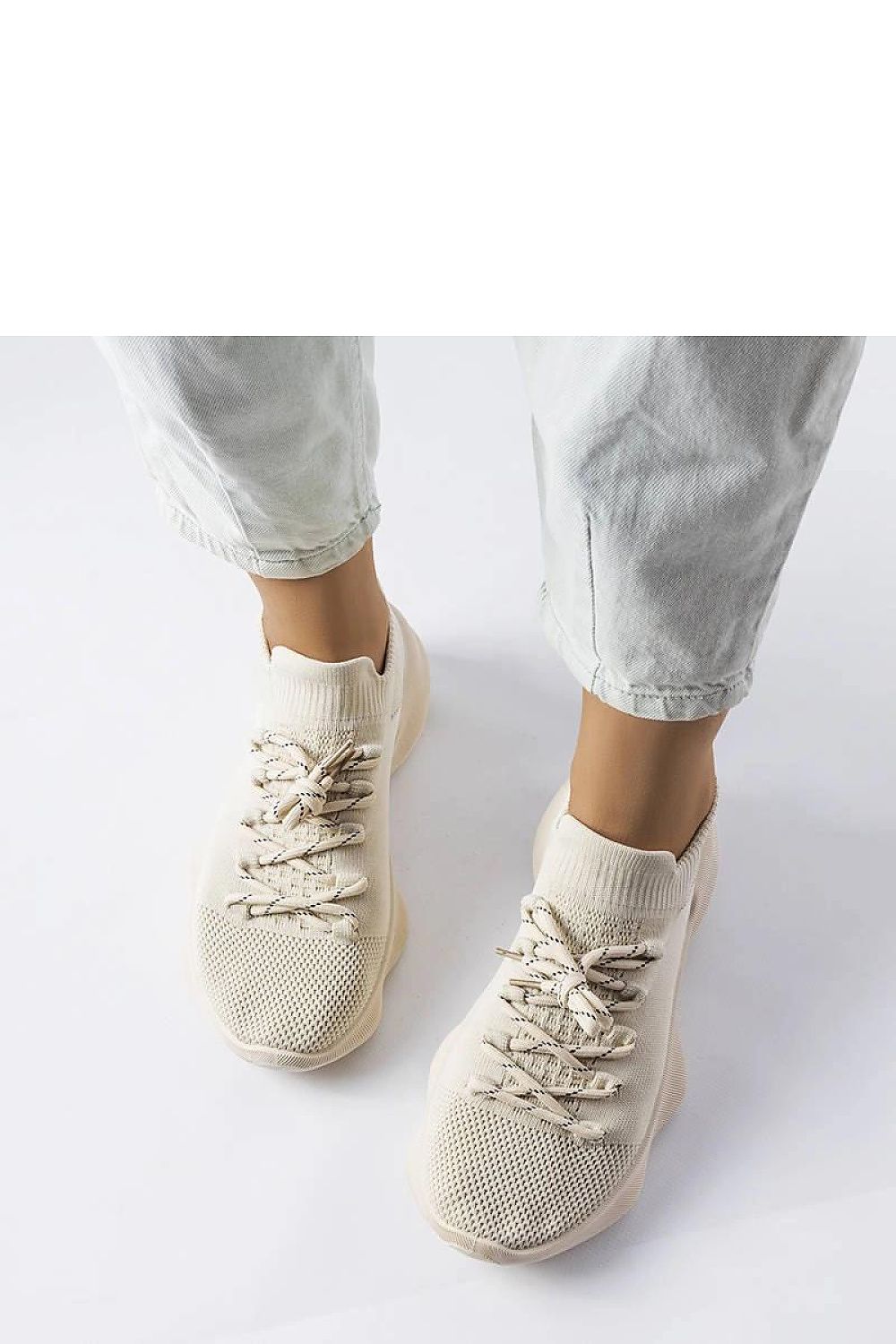 Comfortable fit of Côté green sneakers, featuring durable rubber soles, ideal for summer walks; presented by Solea for a chic seasonal wardrobe addition.