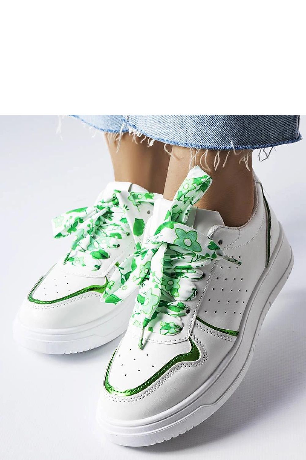 Various sizes of Solea Luxury White Pryor Sneakers lined up, perfect for summer styling and comfort.