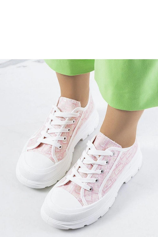 Elegant women’s luxury pink platform sneakers Valida by Solea, designed for superior comfort with a chic summer aesthetic.