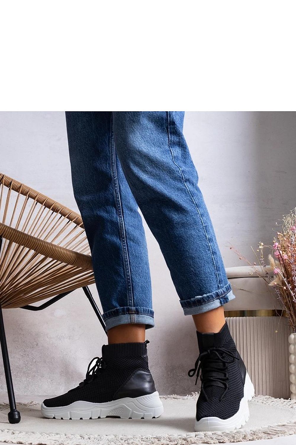 Fashionable black sock sneakers Frahm by Solea with white rubber sole, combining style and ease for modern summer outfits.