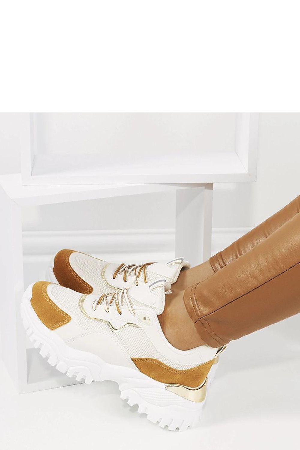 Elegant Solea Osorio beige sports shoes for women, featuring stylish summer design, high patterned sole, and eco-friendly materials, perfect for fashionable summer outfits.