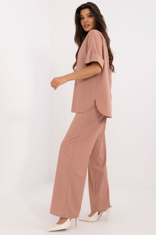 High-waisted wide-leg pants from Lakerta's stylish linen women's set, designed for freedom of movement and paired with practical side slip pockets.