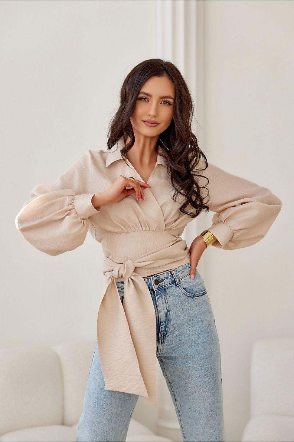 Flat lay of the luxury cropped blouse by Roco Fashion, made from high-quality viscose and nylon, available in sizes EU 36-40.