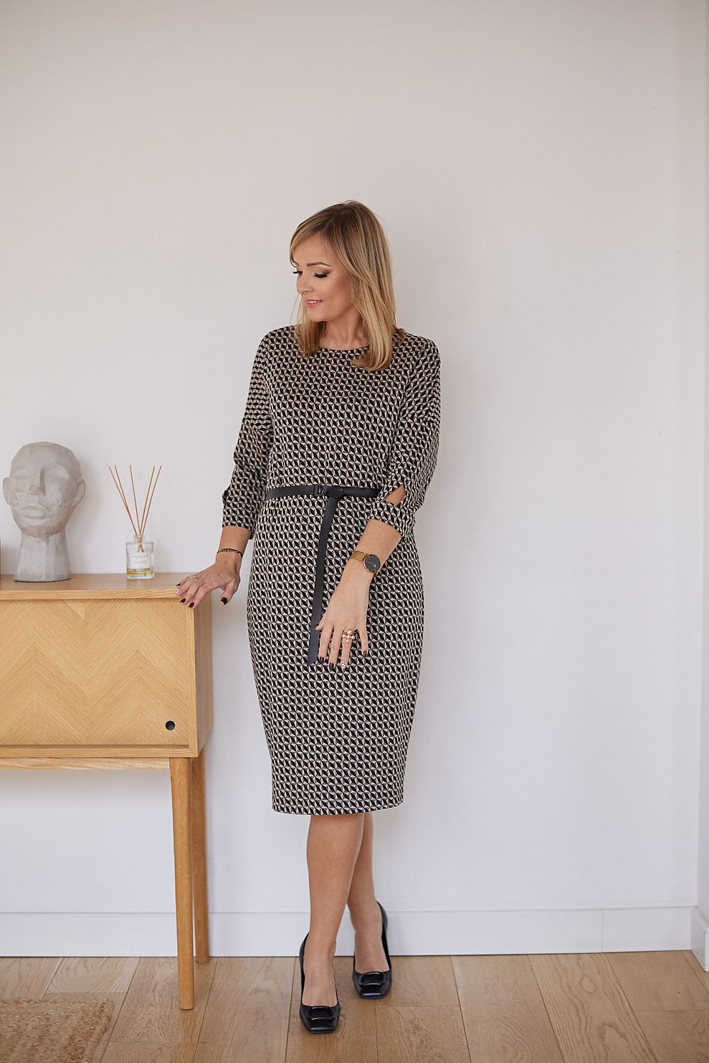 La Aurora feminine kimono-style dress in muted colours, crafted from comfortable jacquard knit, ideal for sizes EU 36-46, showcasing elegance for mature women.