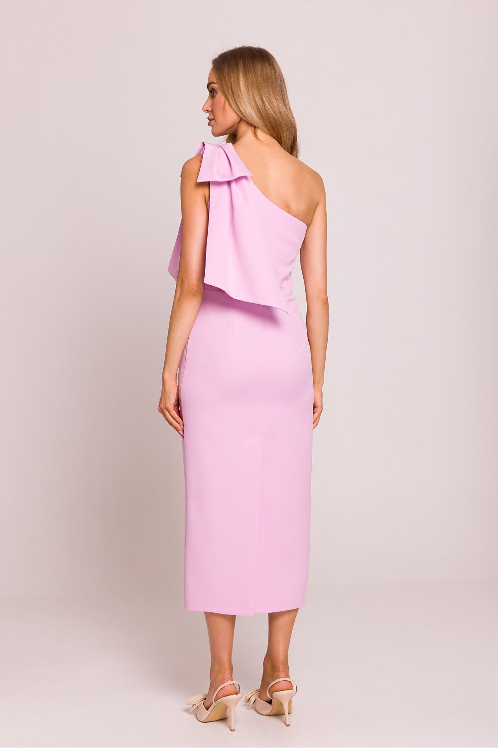 Back view of the luxurious high slit cocktail dress by Moe, showcasing the pencil silhouette and side zipper for a flawless fit