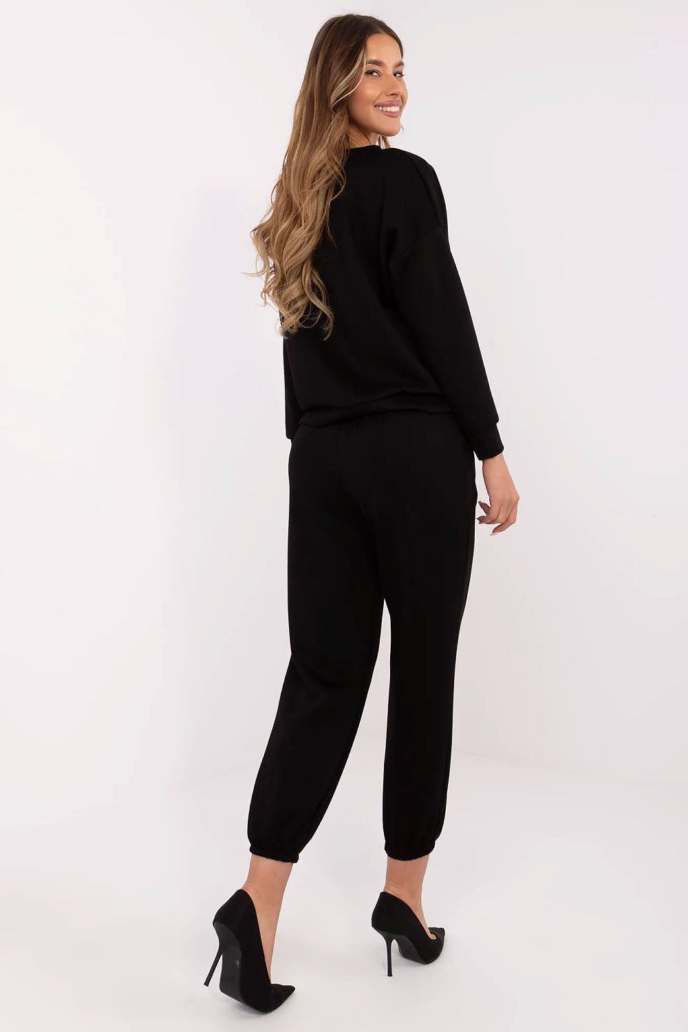 Elegant Italy Moda women's set featuring a stylish sweatshirt and high-waisted pants, designed for comfort and everyday luxury. Perfect for casual styling.