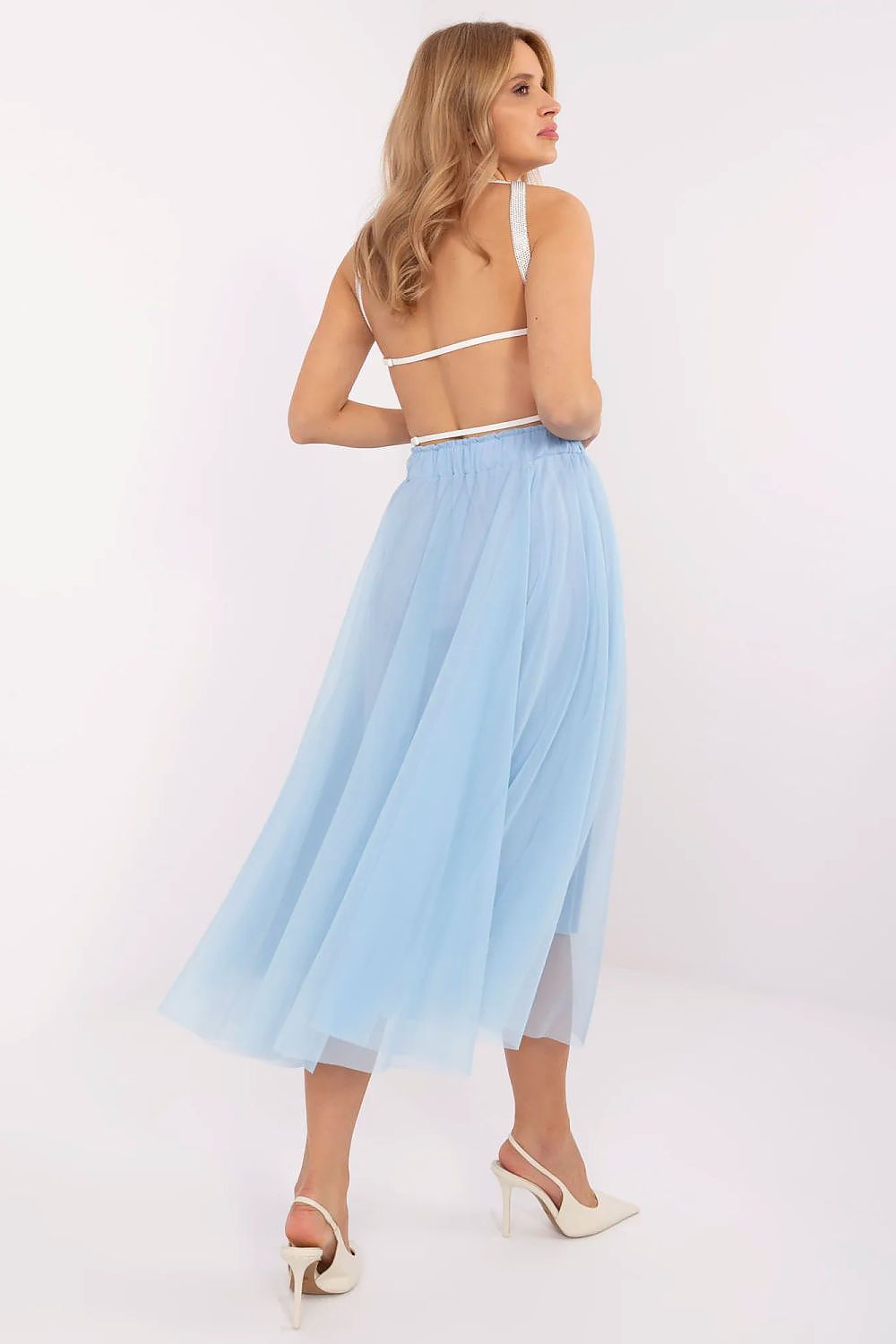 Close-up of the luxurious tulle fabric of the Elegant Tulle Midi Skirt by Italy Moda, highlighting its soft texture and airy silhouette ideal for any occasion.