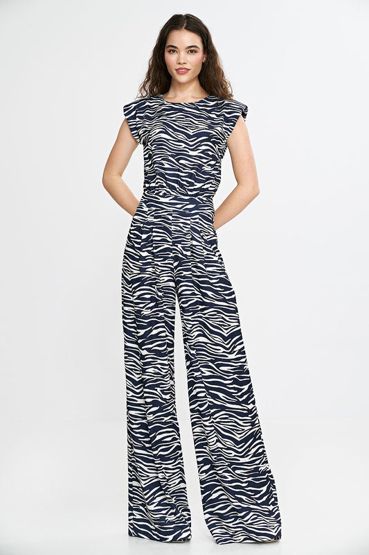 Chic palazzo trousers of the Nife women's jumpsuit accentuating a refined silhouette, perfect for special occasions and elegant outings.