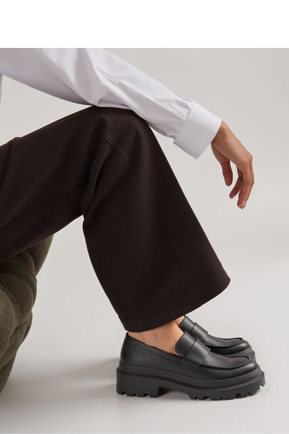 Elegant Inello CARRERA Nero women's moccasins featuring a chunky sole, perfect for stylish slip-on comfort in a luxurious design.