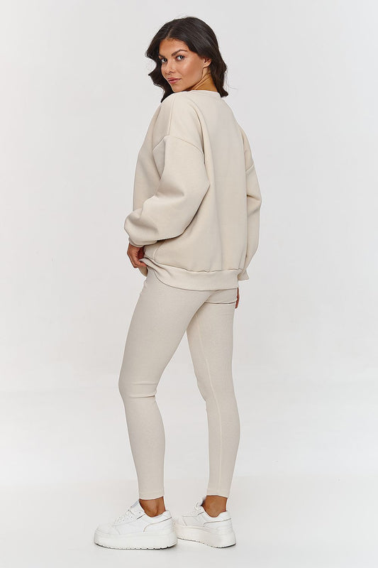 Chic fitted leggings crafted from soft cotton-spandex blend by Makadamia, ideal for a versatile and fashionable sweatsuit ensemble.