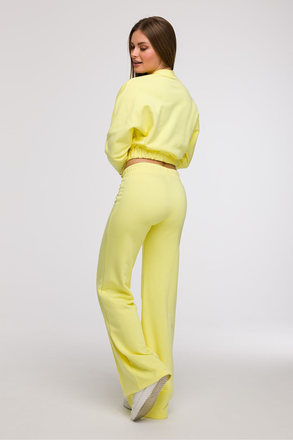 BeWear wide leg sweatpants in an array of sizes, designed to provide a tailored fit while enhancing body proportions.