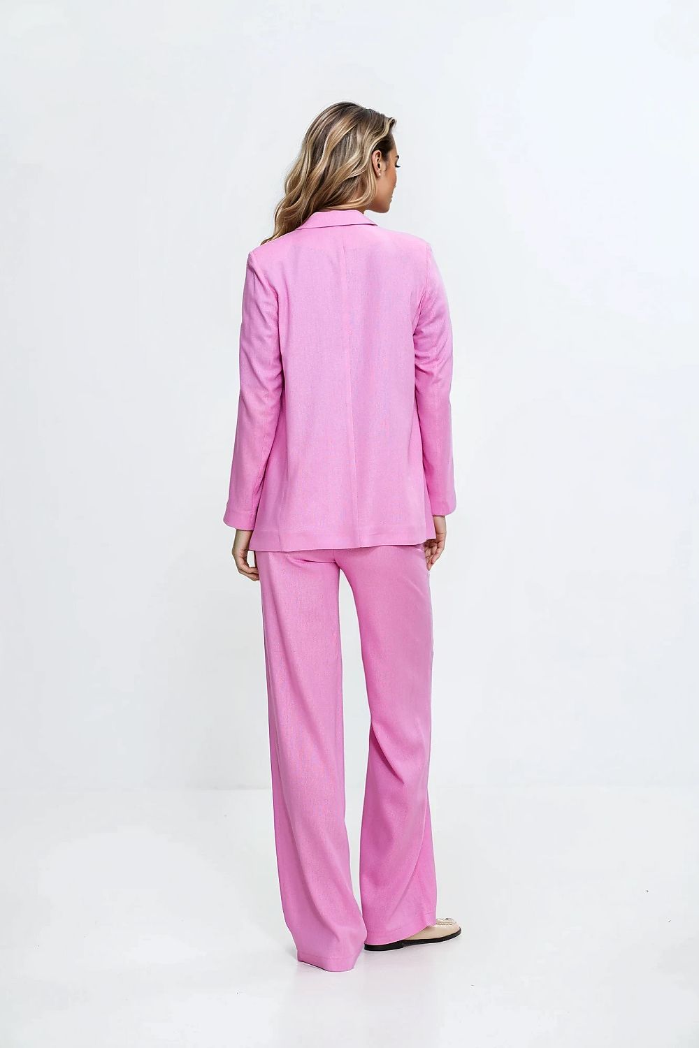 Nife Women's Relaxed Fit Blazer, Crafted from Lightweight Rayon and Linen, Ideal for Chic Outfits and Elegant Occasions.