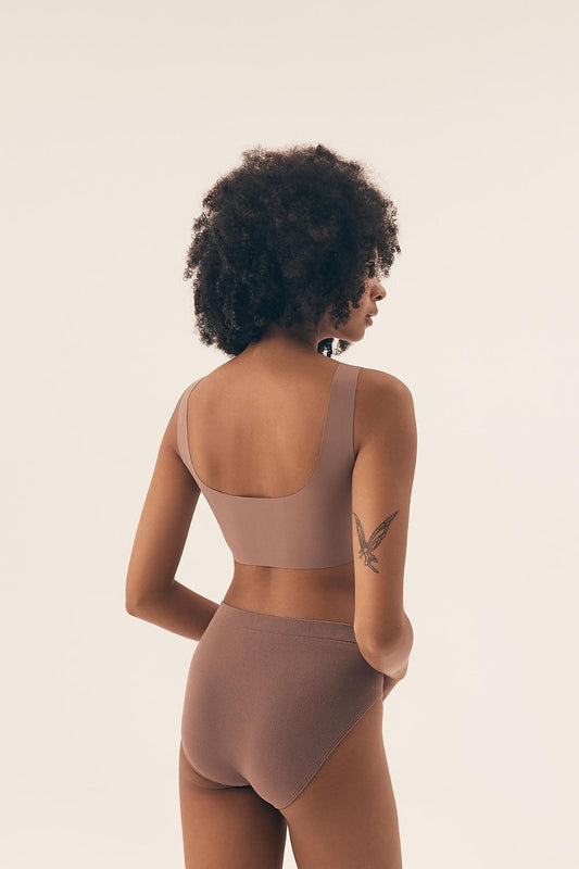 Luxurious Henderson soft bra without underwire showcasing seamless comfort and support for everyday wear, available in sizes S to XL.