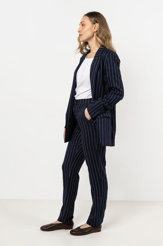 Awama linen cigarette trousers for women in stylish stripes, combining comfort and luxury with breathable fabric and sophisticated button fastening.
