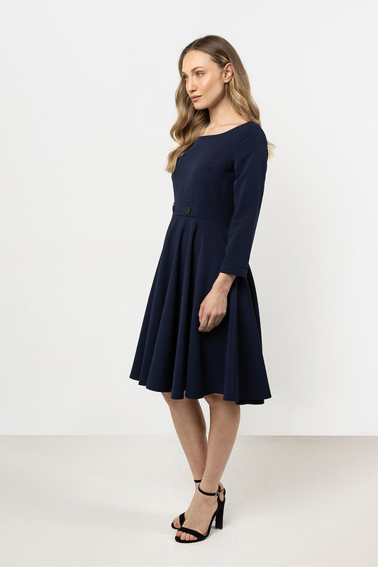 Close-up of the decorative button details on the Awama Elegant Flared Daydress, highlighting the modern elegance of this exquisite garment.