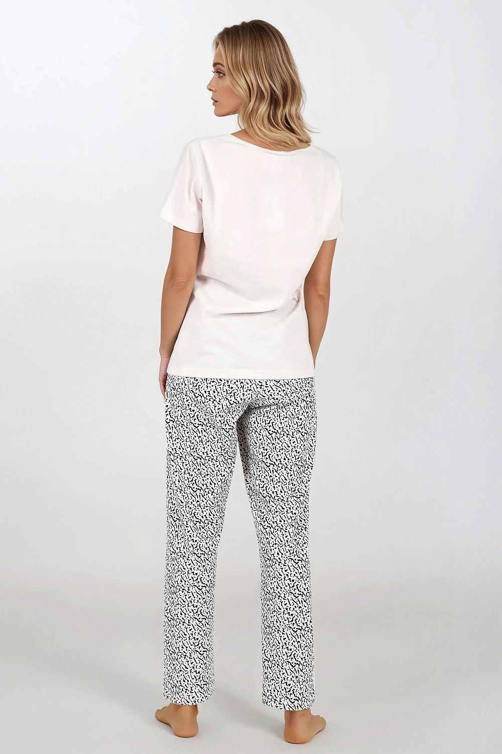 Model wearing the elegant Women's 2-Piece Cotton Pajamas Set by Momenti Per Me, demonstrating the perfect fit and sophisticated style for a restful night.