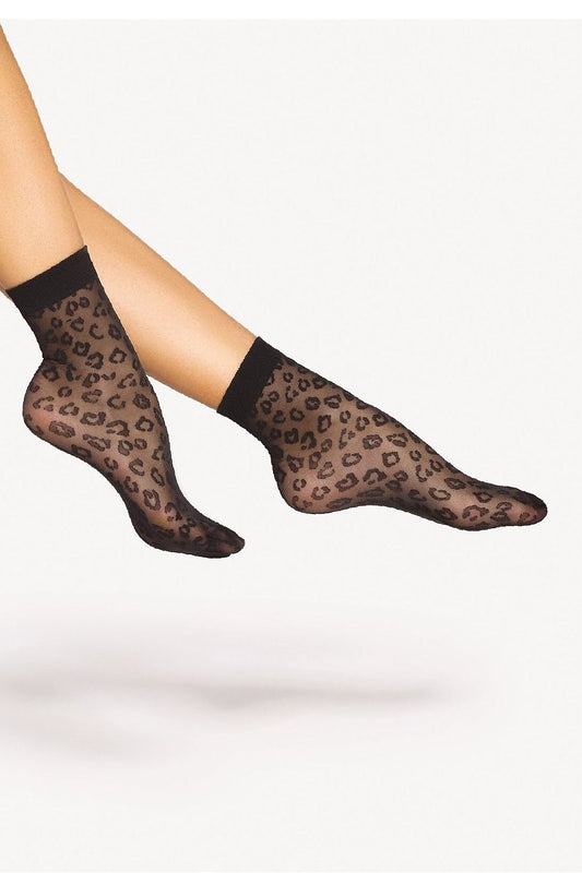 Elegant Gatta 15 DEN high socks with a sophisticated leopard pattern for women, showcasing luxury style and comfort.