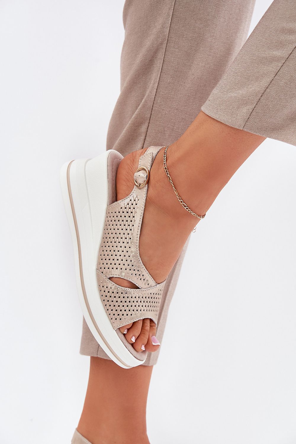 Chic S.Barski Women’s Elegant Wedge Sandals featuring a 6.5 cm heel, perfect for chic summertime looks and special events.