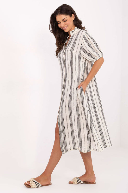 Stylish and breathable Och Bella boho dress in EU 0, showcasing a whimsical design with short sleeves, embroidered detailing, and discreet side pockets for everyday elegance.