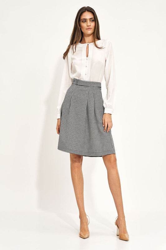 Chic and sophisticated Nife high-waist skirt, showcasing an elegant expandable style perfect for any occasion, from office attire to casual outings.